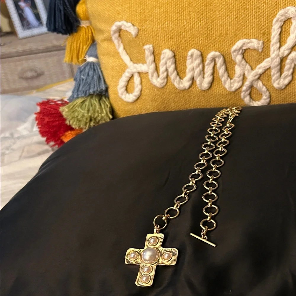 Elegant Gold and Pearl Cross Necklace NWT - Picture 7 of 8